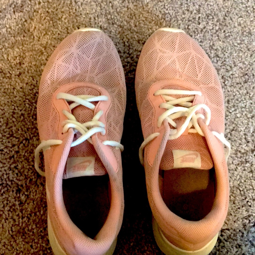 pink nike tennis shoes